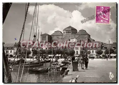 Cartes postales moderne Concarneau Finistere l'Avenue et l'eglise du sacre Coeur de Marie