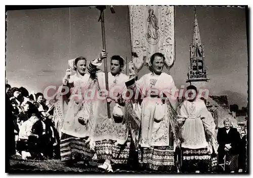 Cartes postales moderne Jeunes de Bretagne jeunes files du Leon en costume de ceremonie avec la cornette et le grand ch