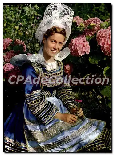 Cartes postales moderne Jeune Fille en costume de Rosporden Concarneau