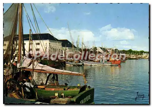 Ansichtskarte AK La Bretagne Concarneau Finistere le port au fond la Criee