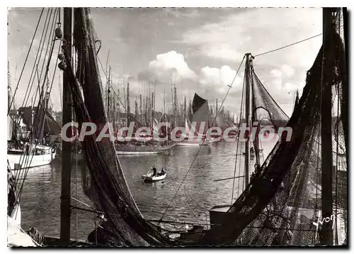 Ansichtskarte AK Concarneau Finistere Thoniers au port