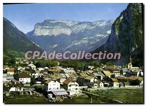 Cartes postales moderne Thones Hte Savoie Vue generale et le Parmelan