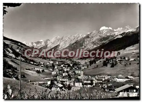 Cartes postales moderne La Clusaz Hte Savoie Vue generale et Chaine des Aravis