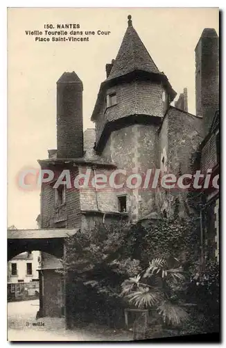 Ansichtskarte AK Nantes Vieille Tourelle dans une Cour Place St Vincent