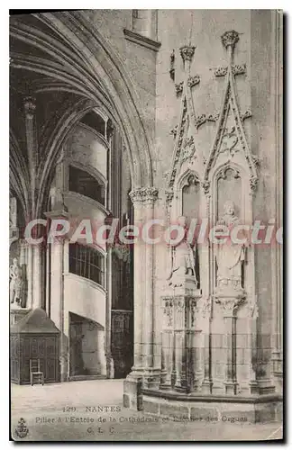 Cartes postales Nantes Pilier � l'Entree de la Cathedrale escalier des orgues