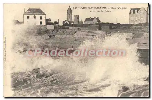 Cartes postales Le Bourg de Batz Une Vague contre la jetee