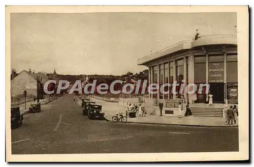 Cartes postales La Baule les Pins Loire Inf Le Hall Informations et du Tourisme et l'Avenue des Tilleuls