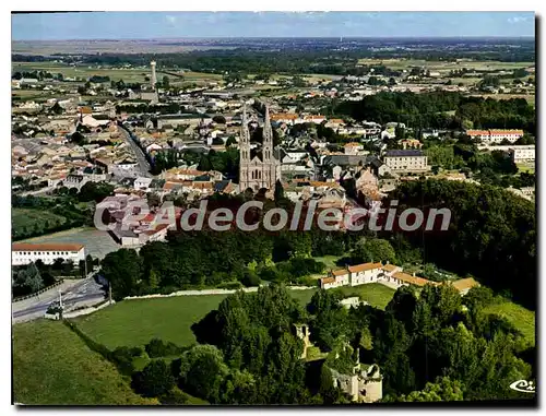 Cartes postales moderne Machecoul Loir Atl vue generale aerienne au premier plan le chateau de Gilles de Rais dit Barbe