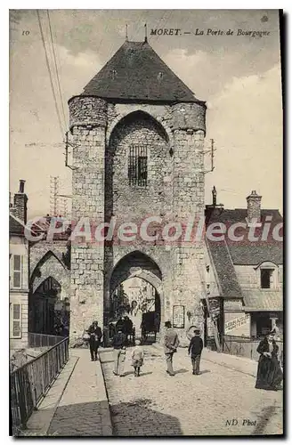 Cartes postales Moret La Porte de Bourgogne promeneurs