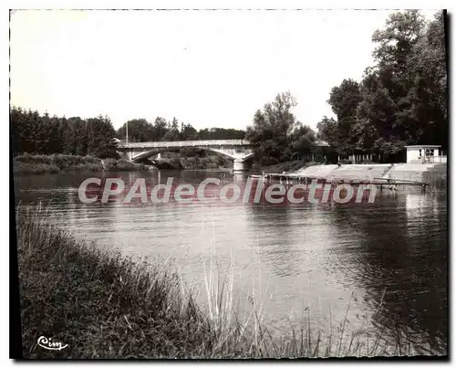 Cartes postales moderne La Ferte sous Jouarre (S et M) Le Pont Neuf et la Plage