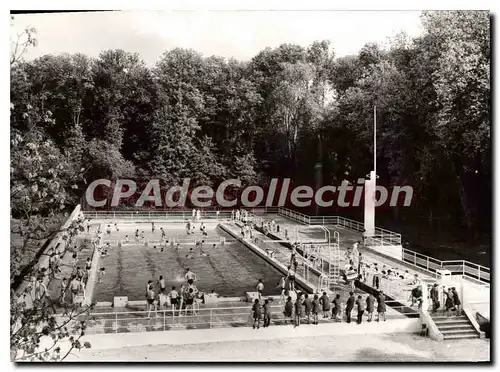 Moderne Karte College libre de Juilly (Seine et Marne) La piscine