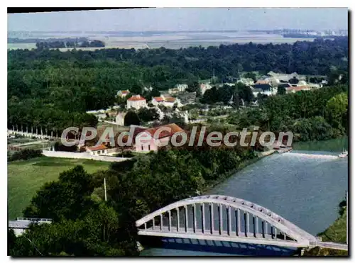 Cartes postales moderne Isles les Meldeuses (Seine et Marne) Vue aerienne Le pont et l'ecluse