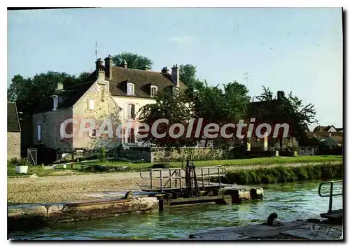 Cartes postales moderne Nemours (Seine et Marne) La maison des canotiers et l'ecluse du canal de Loing