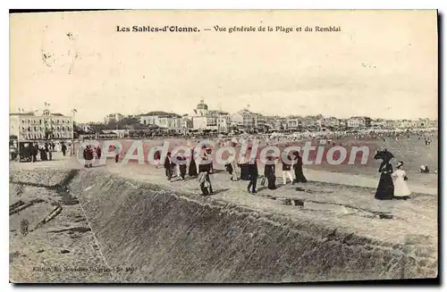 Cartes postales Les Sables d'Olonne Vue generale de la Plage et du Remblai