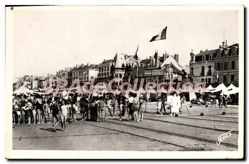 Cartes postales Les Sables d'Olonne (Vendee) (jeux sur la plage)