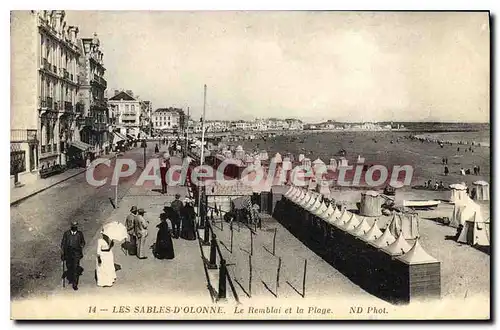 Cartes postales Les Sables d'Olonne Le Remblai et la Plage