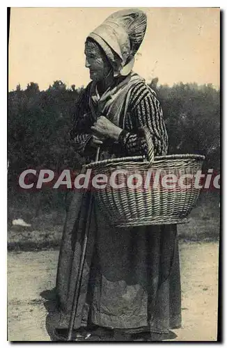 Cartes postales Lusignan (Vienne) La Mere Pique Vielle Paysanne