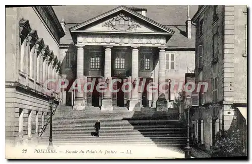 Ansichtskarte AK Poitiers Fa�ade du Palais de Justice