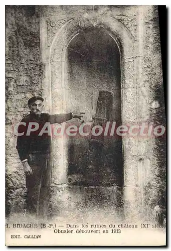 Ansichtskarte AK Bidache Basses Pyrenees Dans les ruines du Chateau Obusier decouvert