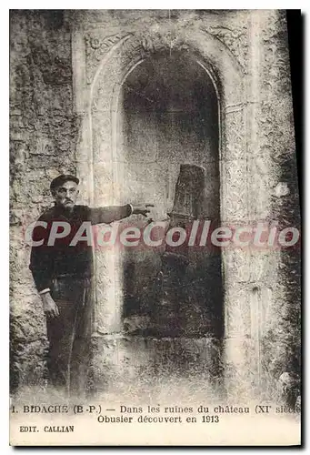 Cartes postales Bidache Basses Pyrenees Dans les ruines du Chateau Obusier decouvert