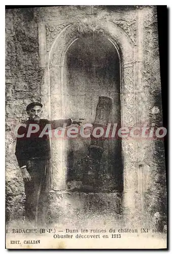 Ansichtskarte AK Bidache Basses Pyrenees Dans les ruines du Chateau Obusier deccuvert