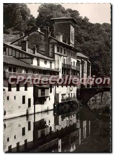 Ansichtskarte AK Saint Jean Pied de Port Maisons Basques sur la Nive et le Pont d'Espagne