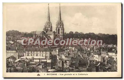 Cartes postales Bayonne vue generale et la Cathedrale