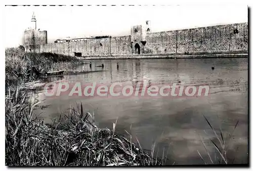 Cartes postales moderne Aigues Mortes Les Remparts Et La Tour De Constance