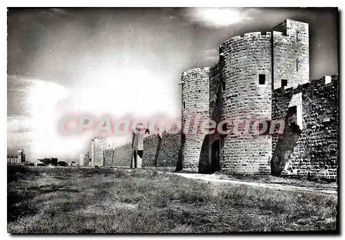 Cartes postales moderne Aigues Mortes La Porte Des Moulins Et Les Remparts