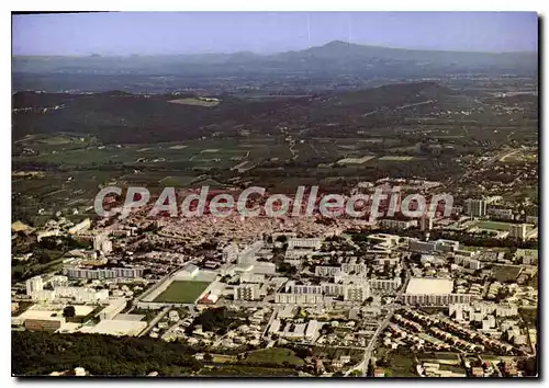 Cartes postales moderne Bagnols Sur Ceze Vue Aerienne En Arriere Plan Le Mont Ventoux