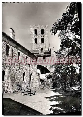 Cartes postales moderne Le Roussillon Abbaye De St Martin Du Canigou La Cour et le Clocher