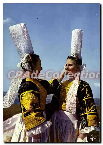 Cartes postales moderne Bretagne En Couleurs Une Derniere Main A La Coiffe Bigoudene