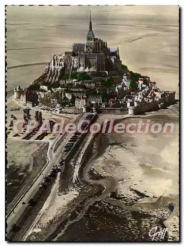 Cartes postales moderne Le Mont Saint Michel Vue aerienne Du Mont A I'Arrivee Et La Digue
