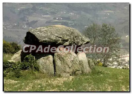 Cartes postales moderne Dolmen au Dessus d'Ambert Puy de Dome