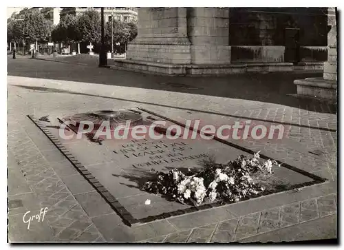 Cartes postales moderne Paris Sous l'Arc de Triomphe de l'Etoile le tombeau du Soldat inconnu