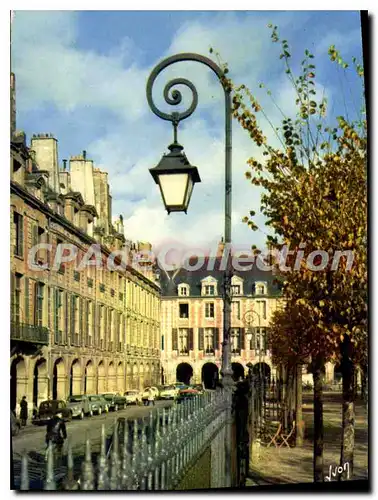 Cartes postales moderne Paris la place des Vosges XVII S sa construction fut ordonnee par le Henri IV