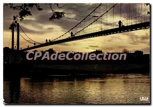 Cartes postales moderne Agen Lot et Garonne coucher de soleile sur la Garonne la passerelle du passage d'Agen