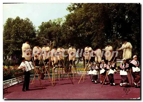 Moderne Karte Folklore Landais Echassiers du Groupe Lous Gouyats de l'Adou darisant lou Roundeau