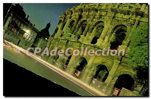 Cartes postales moderne Nimes la nuit Gard les Arenes