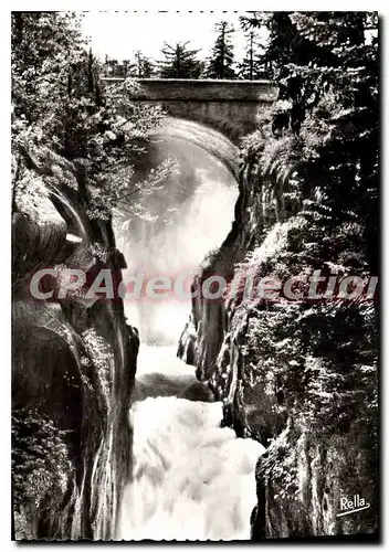 Cartes postales moderne Les Pyrenees Le Pont d'espagne Htes Pyr La Cascade du Pont d'Espagne