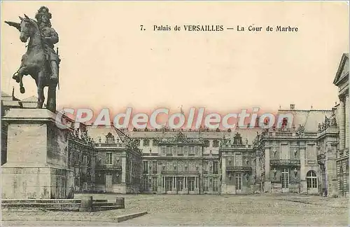 Cartes postales Versailles Palais la cour de Marbre