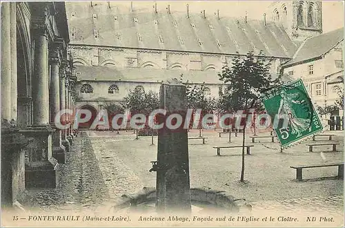 Ansichtskarte AK Fontevrault (Maine et Loire) Ancienne Abbaye Facade sud de l'Eglise et le Cloitre