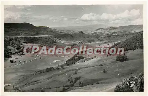 Ansichtskarte AK Cantal Panorama sur la vallee de la RHue au fond les monts Dore