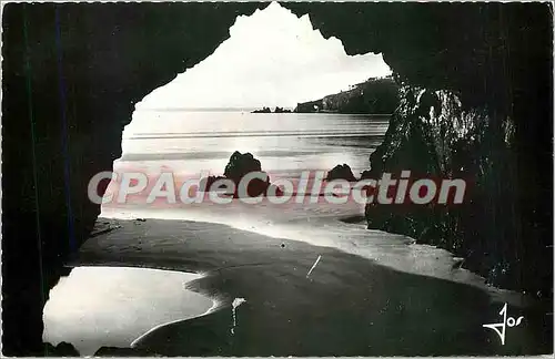 Cartes postales Bretagne Morgat (Finistere) La Pointe du Gador vue des petites grottes
