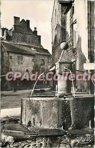 Cartes postales L'Auvergne Besse en chandesse Fontaine Renaissance Place du Marche