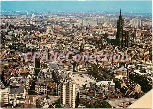 Cartes postales moderne Strasbourg (Bas Rhin ) Vue aerienne la Cathedrale la Place Kleber