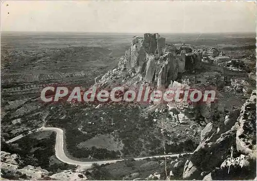 Cartes postales moderne Les Baux (B du Rh) Vue d'ensemble au premier plan route de St Remy