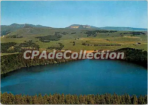 Cartes postales moderne L'Auvergne Pittoresque le Lac Pavin (Sup 44 ha Prof 92 m alt 1197 m)