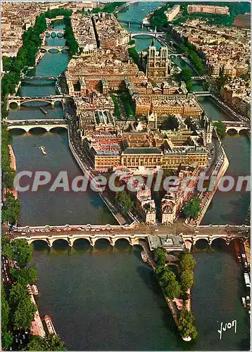 Cartes postales moderne En survolant Paris l'Ile de la Cite et la Seine le Pont Neuf le Palais de Justice la Sainte Cha