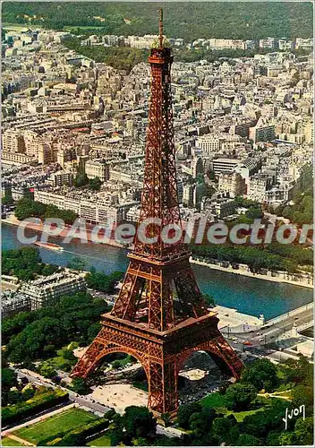 Cartes postales moderne En survolant Paris la Tour Eiffel